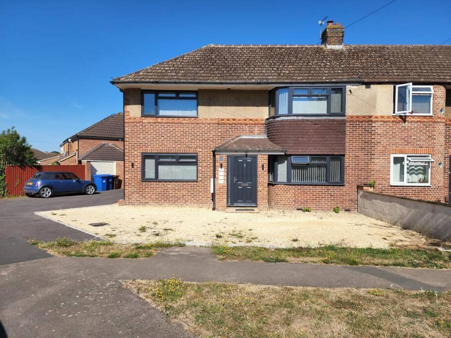 Hazel 1-Bedroom Cousy Flat, Parking, Wifi, Prime Location, Close To Blenheim Palace & Oxford Kidlington Exterior photo