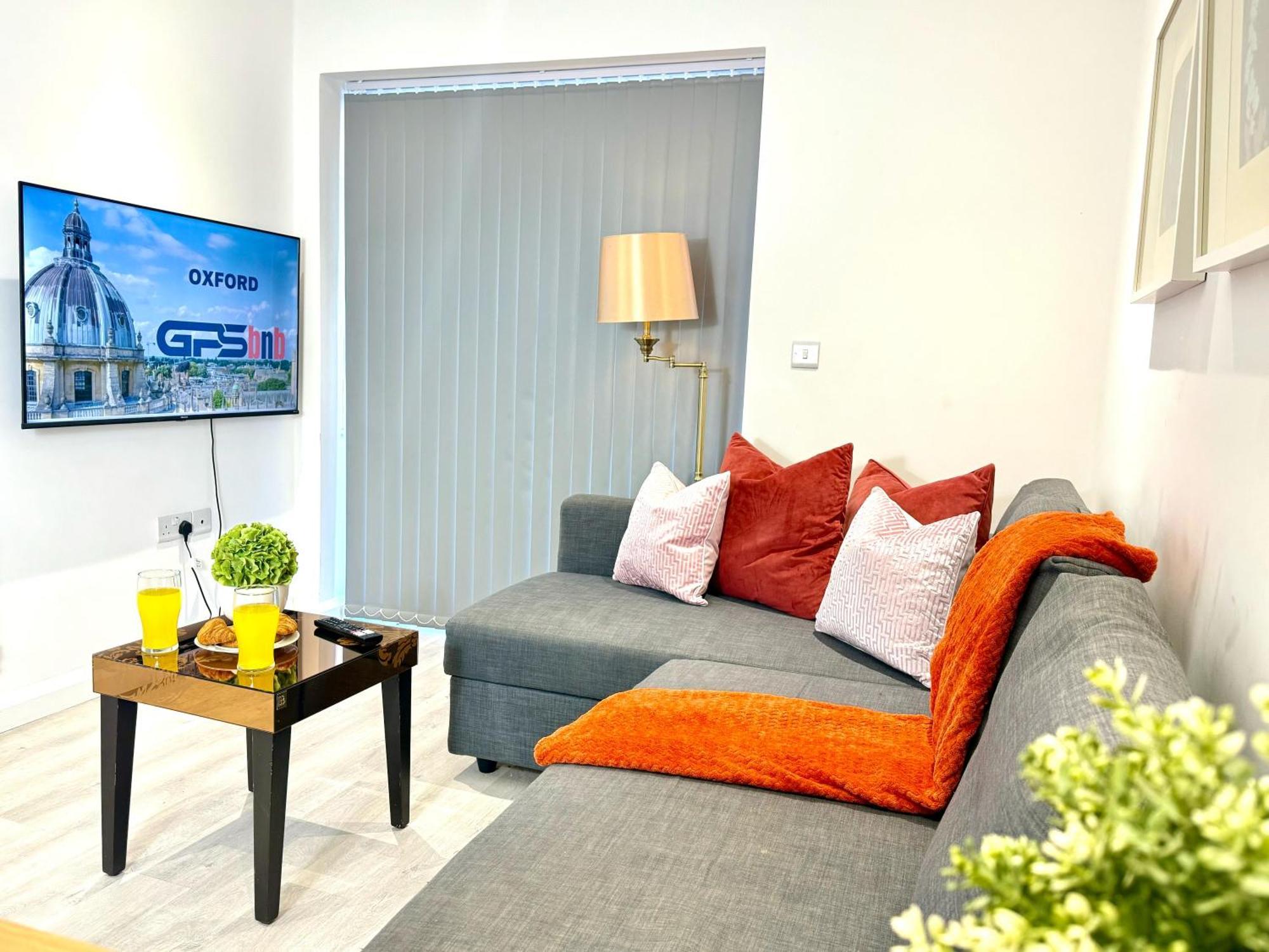 Hazel 1-Bedroom Cousy Flat, Parking, Wifi, Prime Location, Close To Blenheim Palace & Oxford Kidlington Exterior photo