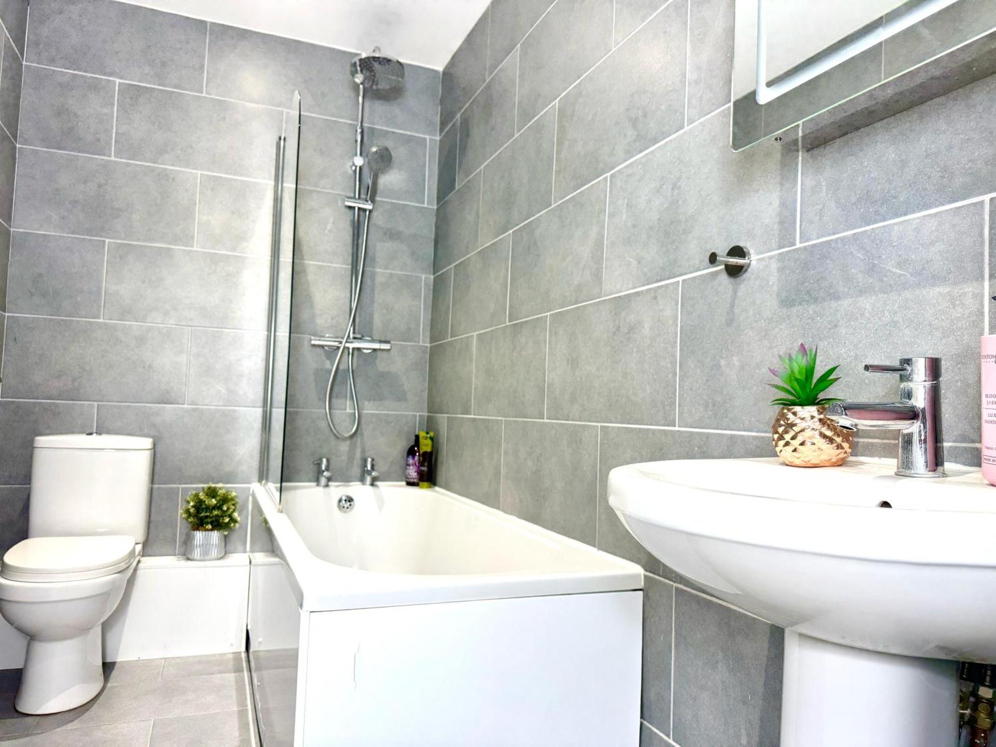 Hazel 1-Bedroom Cousy Flat, Parking, Wifi, Prime Location, Close To Blenheim Palace & Oxford Kidlington Exterior photo